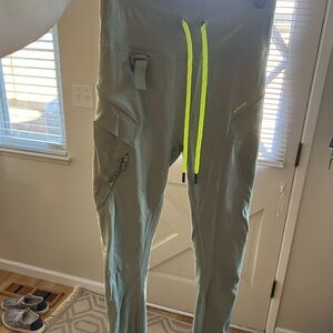 Lululemon leggings light green/borderline with gray.